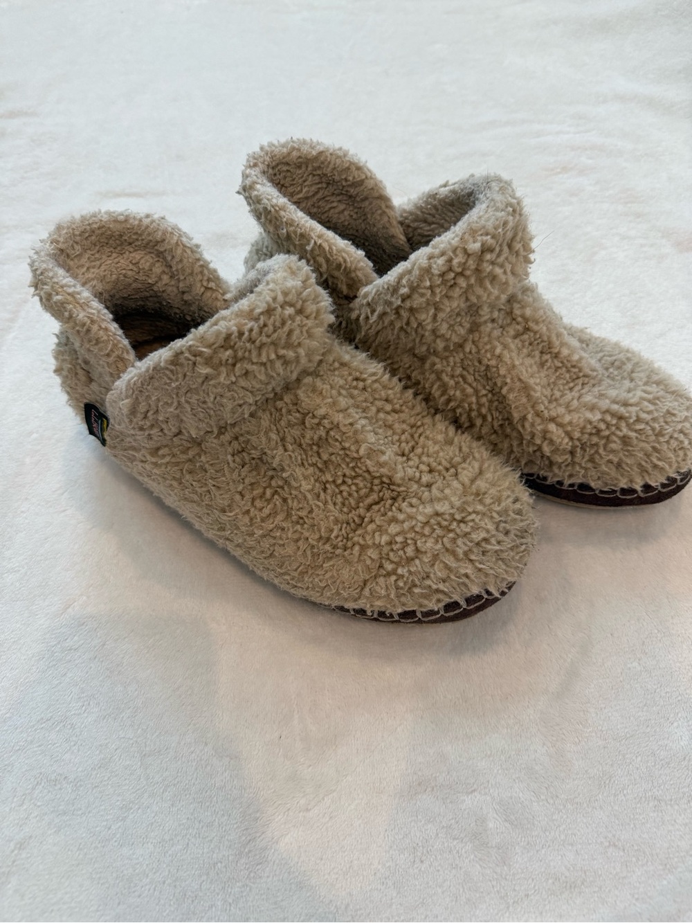 L.L. Bean Beige Sherpa Slip-On Slippers